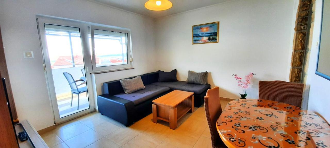 Apartment Miroslav Krk Town Esterno foto